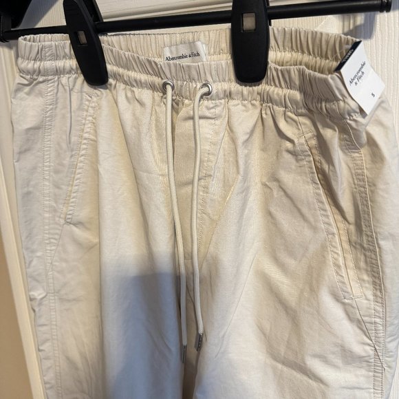 NWT Abercrombie Parachute Utility Pant, Cream, Size S - Picture 4 of 6